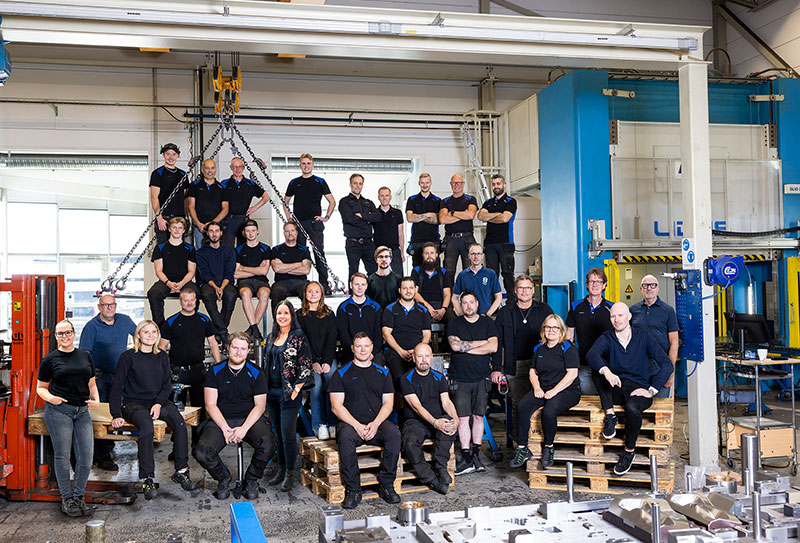 Gruppbild Lidhs 2025 Gruppbild på alla anställda på Lidhs Tooling